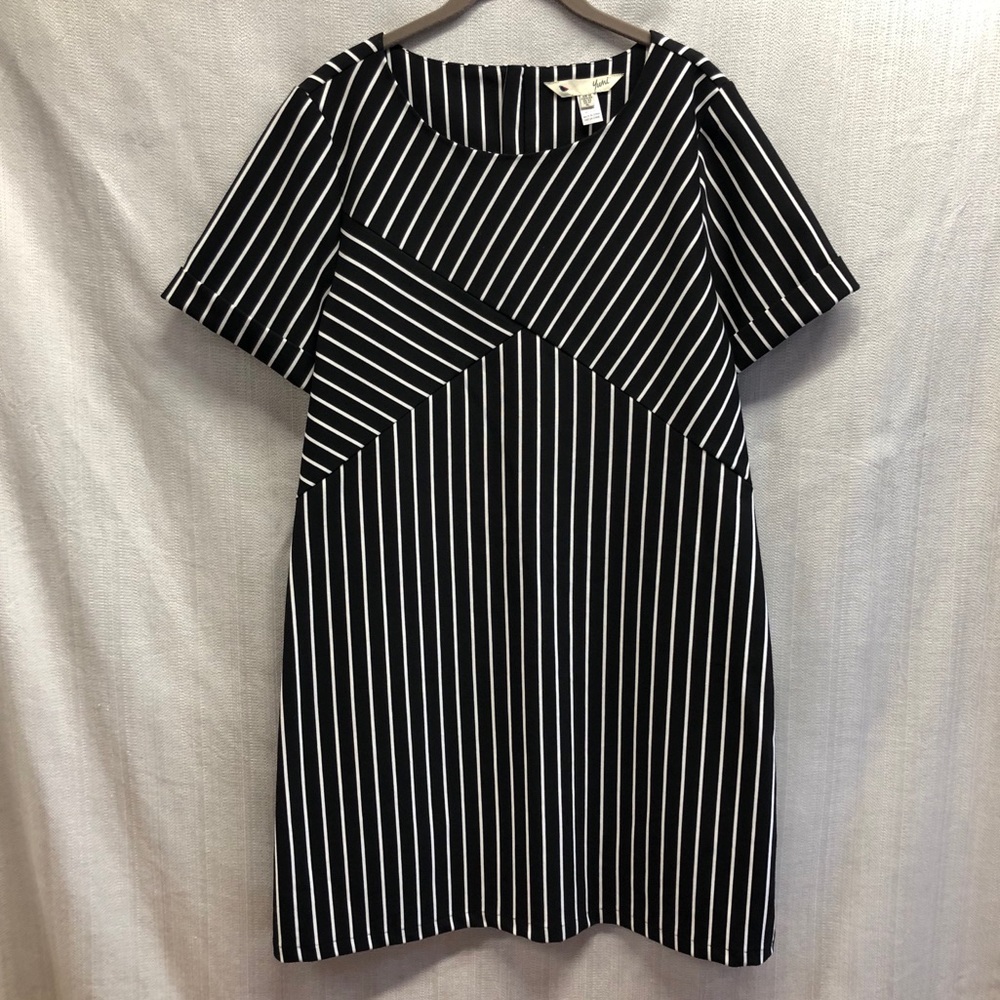 Yumi Black and White Asymmetrical Striped Tunic Dress size 12